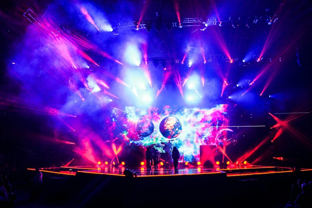 celebrity performance stage