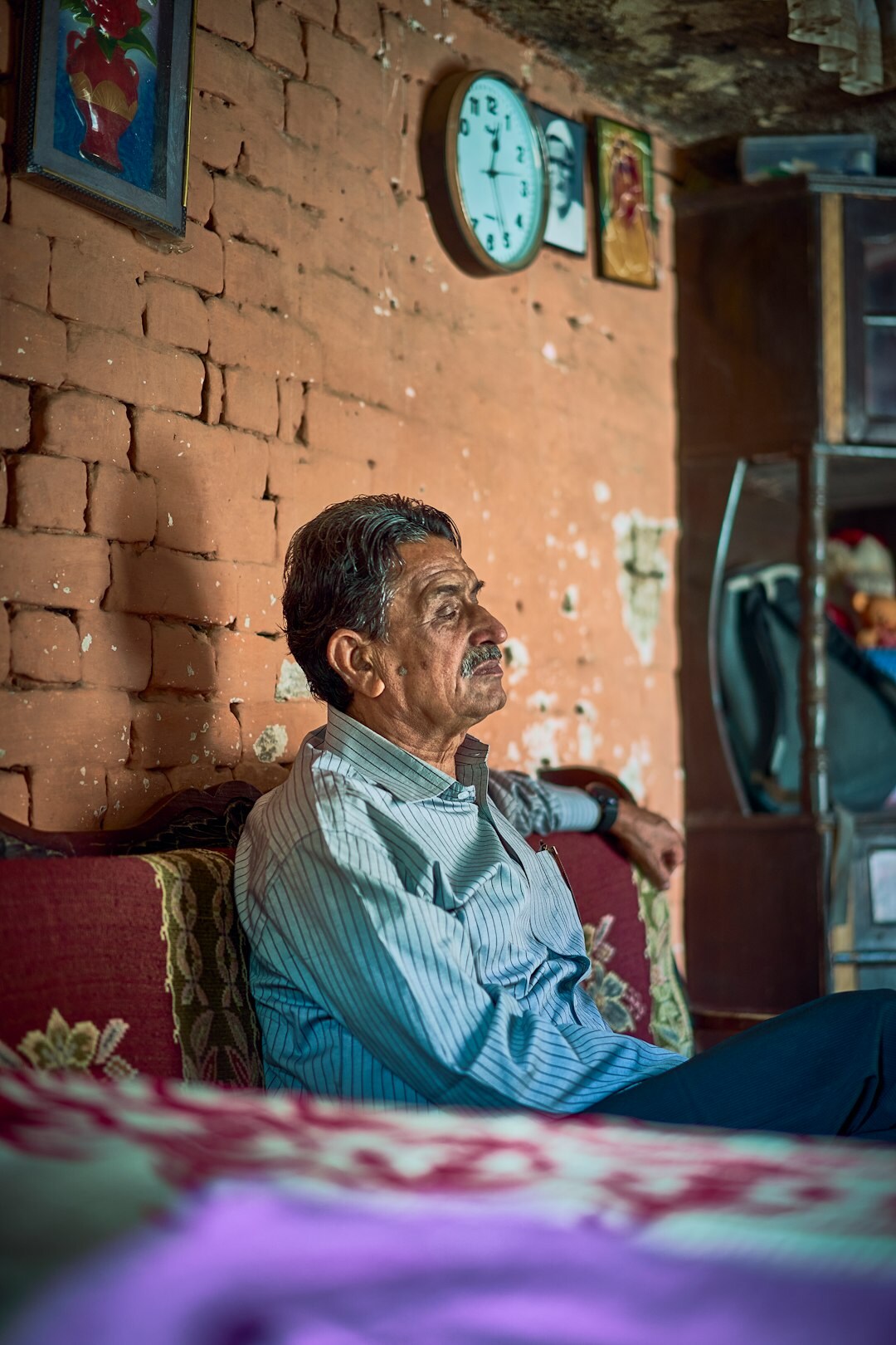Studio portrait of a Uruguayan male television critic in his 50s